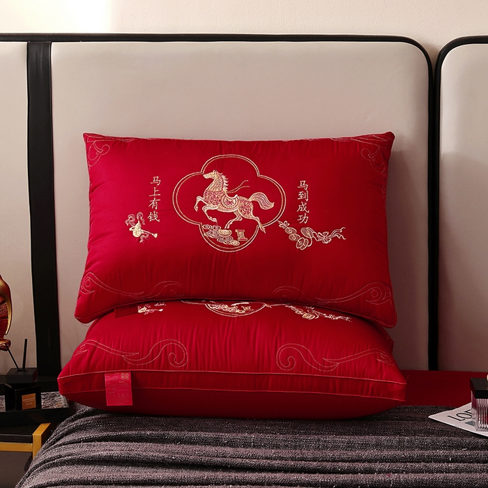 91家纺网 家纺一手货源 找家纺 糖果枕芯 2026新款婚庆结婚大红枕芯喜庆婚庆新人新娘新郎结婚专用枕芯 马上有钱