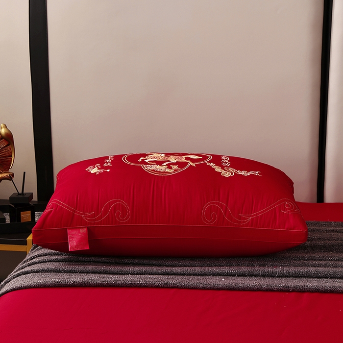 91家纺网 家纺一手货源 找家纺 糖果枕芯 2026新款婚庆结婚大红枕芯喜庆婚庆新人新娘新郎结婚专用枕芯 马上有钱