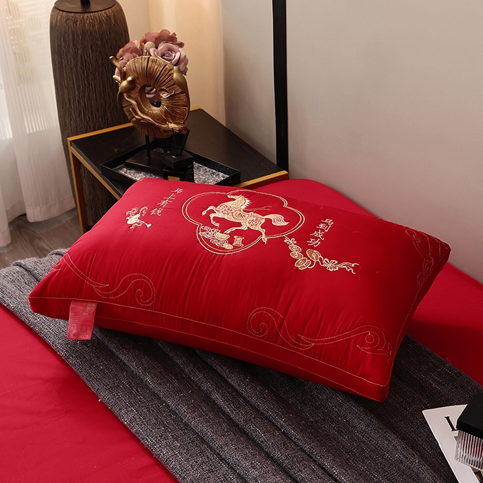 91家纺网 家纺一手货源 找家纺 糖果枕芯 2026新款婚庆结婚大红枕芯喜庆婚庆新人新娘新郎结婚专用枕芯 马上有钱