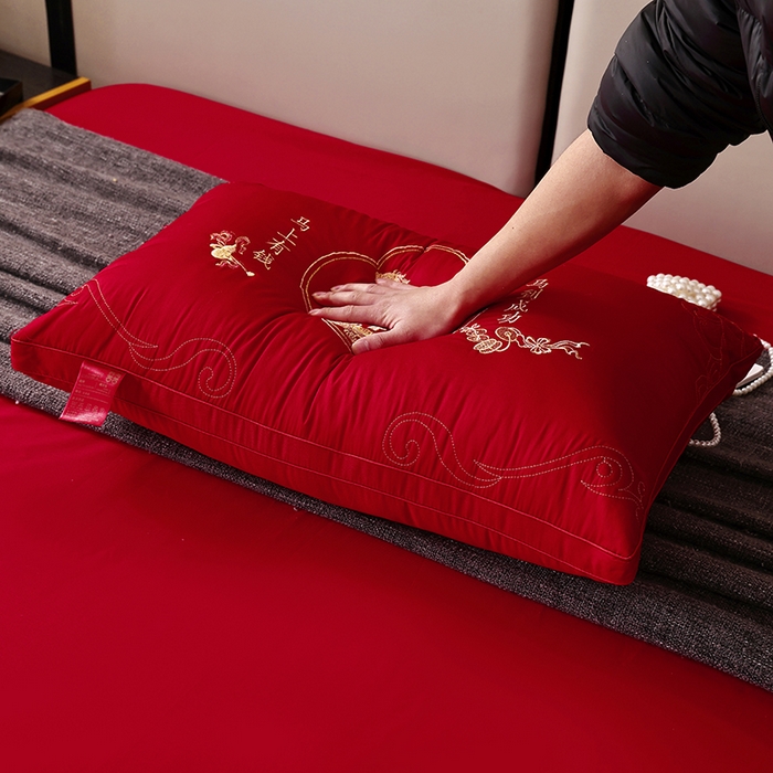 91家纺网 家纺一手货源 找家纺 糖果枕芯 2026新款婚庆结婚大红枕芯喜庆婚庆新人新娘新郎结婚专用枕芯 马上有钱