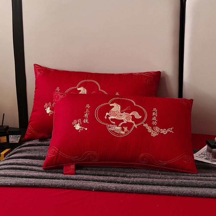 91家纺网 家纺一手货源 找家纺 糖果枕芯 2026新款婚庆结婚大红枕芯喜庆婚庆新人新娘新郎结婚专用枕芯 马上有钱