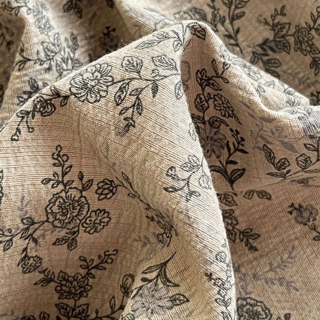 91家纺网 家纺一手货源 找家纺 纽缦家纺 2026春夏新款云感提花双层纱单床笠 床笠单件 竹韵花语