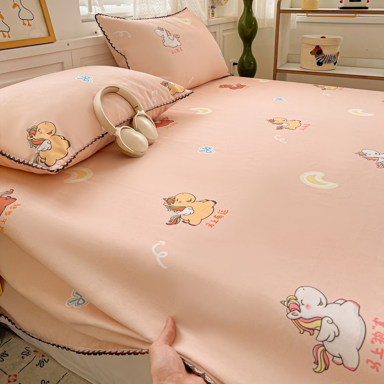 91家纺网 家纺一手货源 找家纺 纽缦家纺 2026新款舒适透气细沙卡通印花花边老粗布床单凉席席子 七彩小马-桔