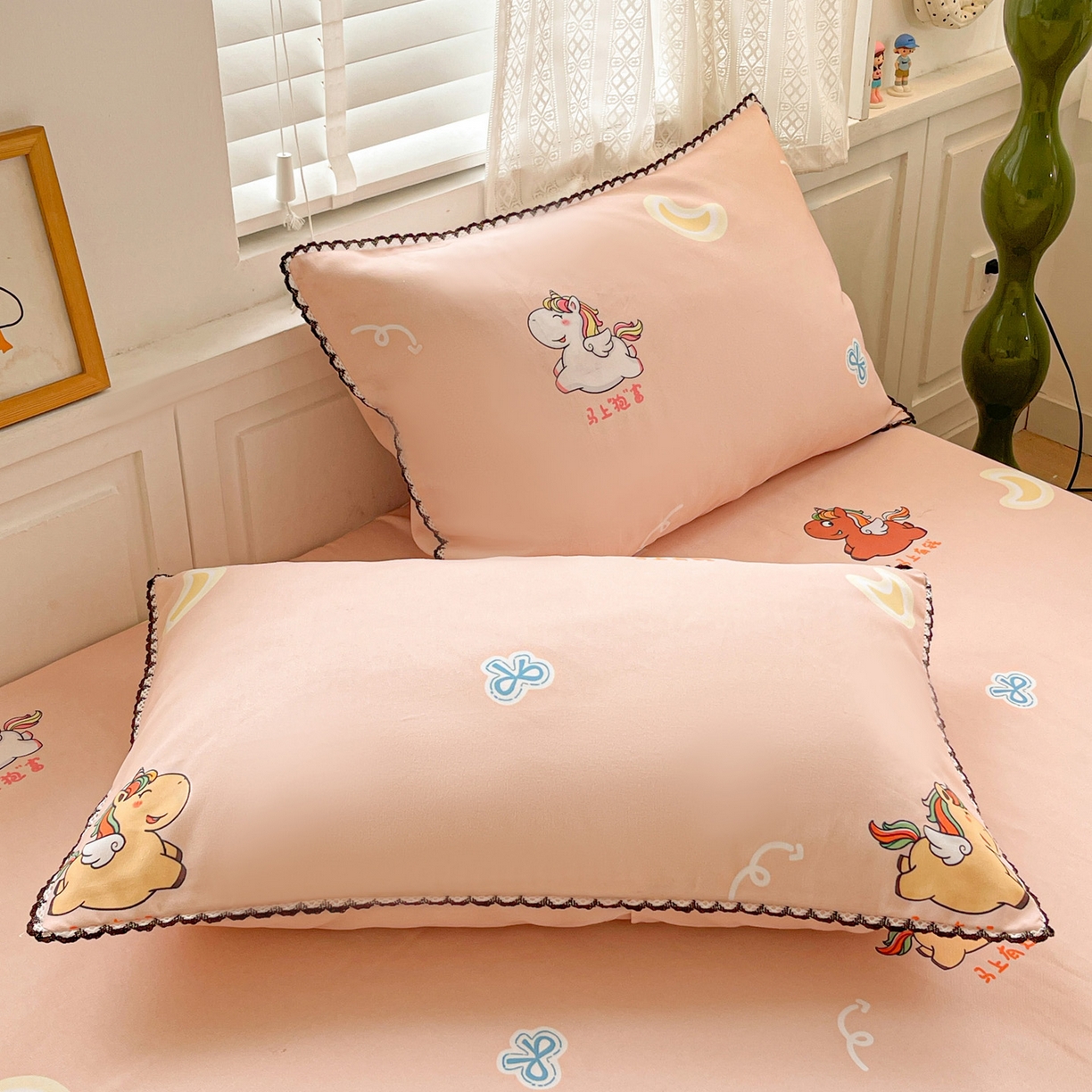 91家纺网 家纺一手货源 找家纺 纽缦家纺 2026新款舒适透气细沙卡通印花花边老粗布床单凉席席子 七彩小马-桔