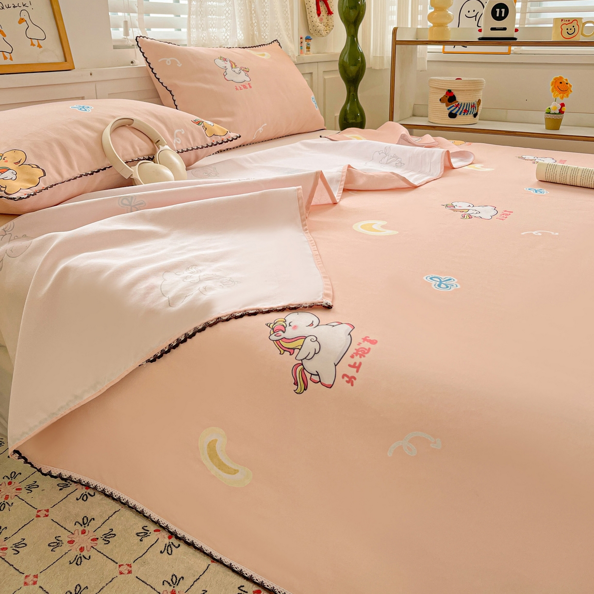 91家纺网 家纺一手货源 找家纺 纽缦家纺 2026新款舒适透气细沙卡通印花花边老粗布床单凉席席子 七彩小马-桔