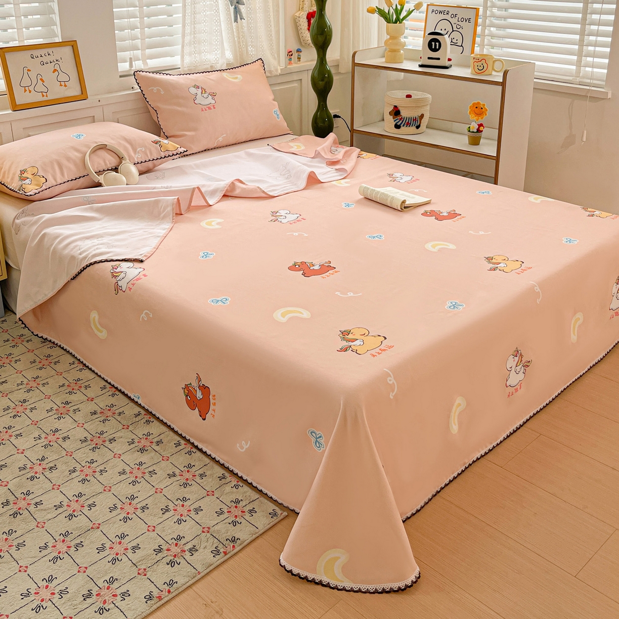 91家纺网 家纺一手货源 找家纺 纽缦家纺 2026新款舒适透气细沙卡通印花花边老粗布床单凉席席子 七彩小马-桔