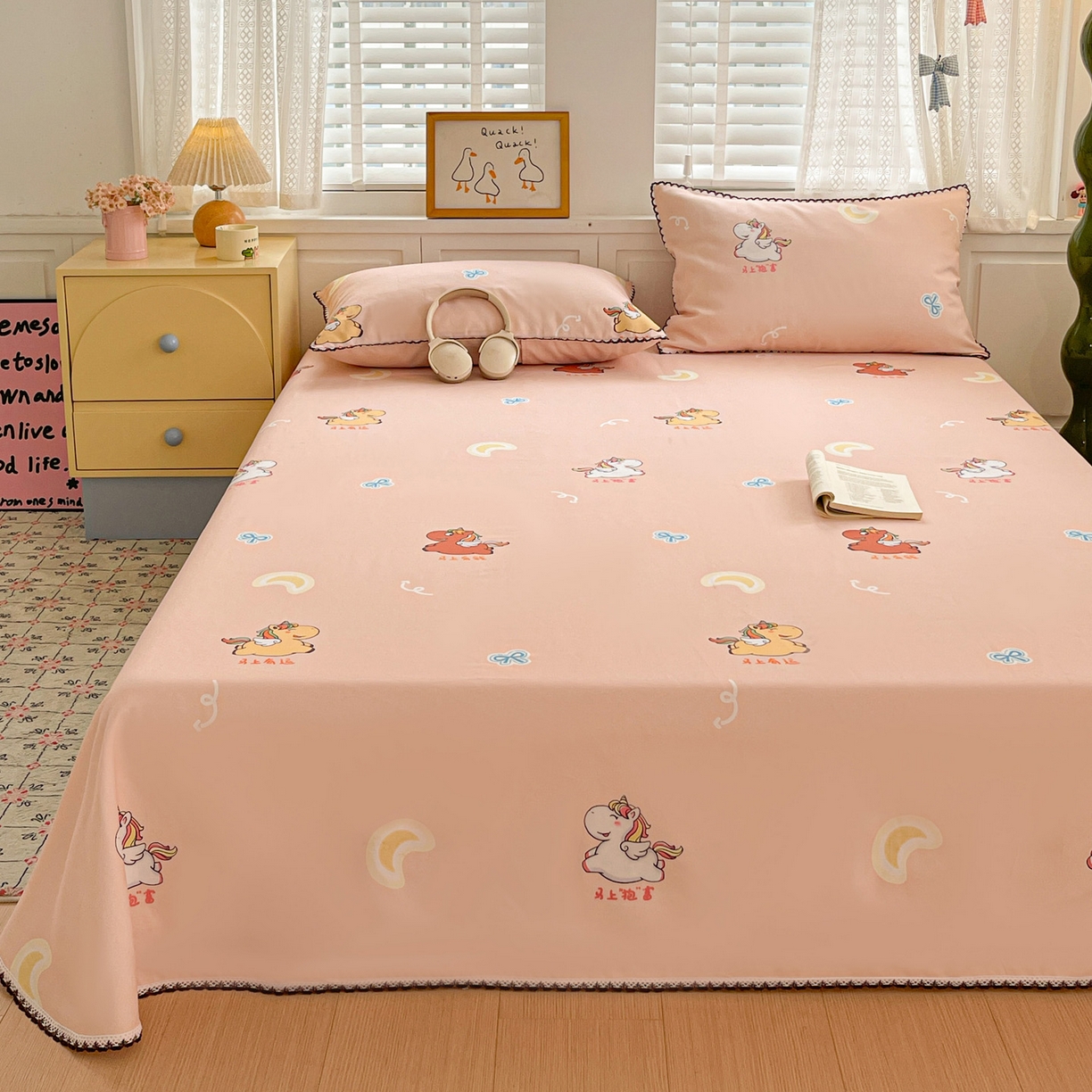 91家纺网 家纺一手货源 找家纺 纽缦家纺 2026新款舒适透气细沙卡通印花花边老粗布床单凉席席子 七彩小马-桔