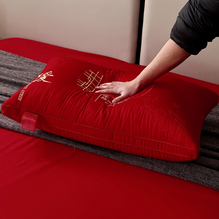 91家纺网 家纺一手货源 找家纺 糖果枕芯 2026新款婚庆结婚大红枕芯喜庆婚庆新人新娘新郎结婚专用枕芯 相爱百年