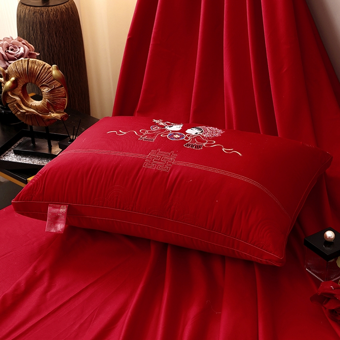 91家纺网 家纺一手货源 找家纺 糖果枕芯 2026新款婚庆结婚大红枕芯喜庆婚庆新人新娘新郎结婚专用枕芯 相亲相爱