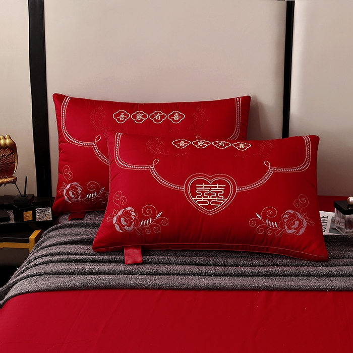 91家纺网 家纺一手货源 找家纺 糖果枕芯 2026新款婚庆结婚大红枕芯喜庆婚庆新人新娘新郎结婚专用枕芯 心心相印