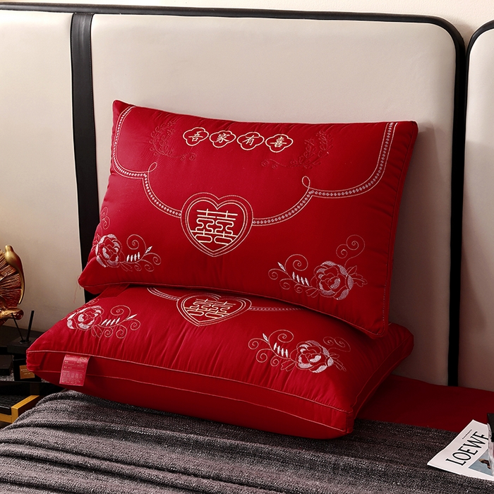 91家纺网 家纺一手货源 找家纺 糖果枕芯 2026新款婚庆结婚大红枕芯喜庆婚庆新人新娘新郎结婚专用枕芯 心心相印