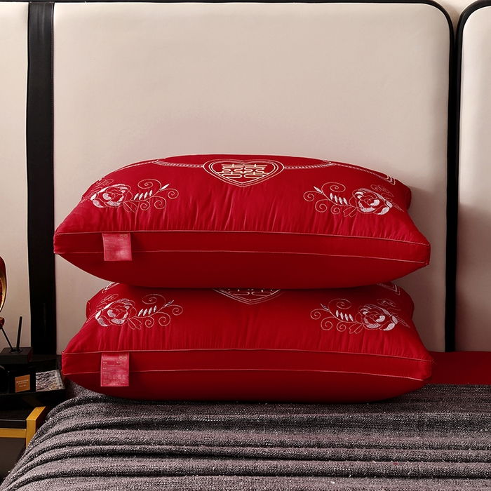 91家纺网 家纺一手货源 找家纺 糖果枕芯 2026新款婚庆结婚大红枕芯喜庆婚庆新人新娘新郎结婚专用枕芯 心心相印