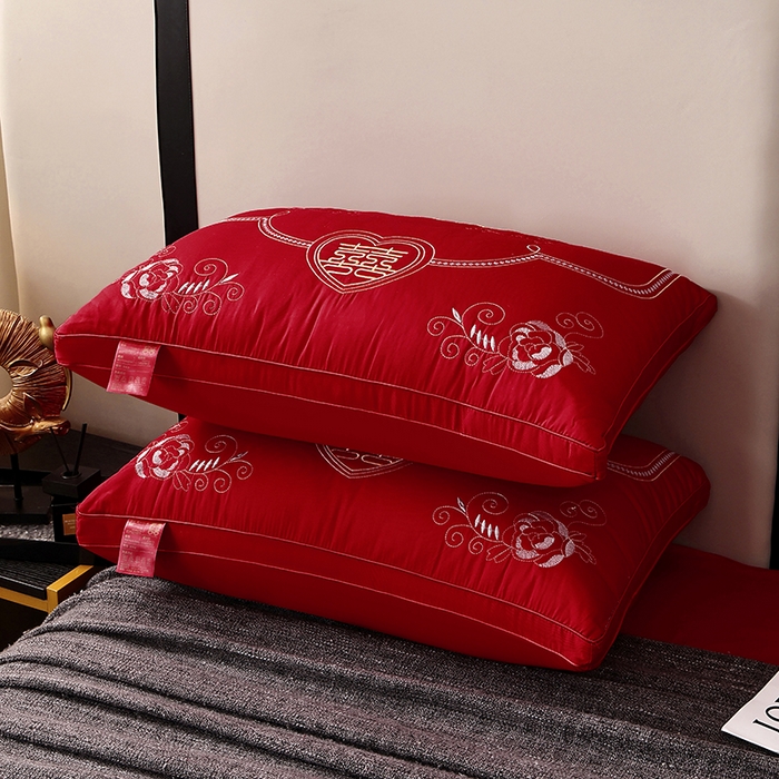 91家纺网 家纺一手货源 找家纺 糖果枕芯 2026新款婚庆结婚大红枕芯喜庆婚庆新人新娘新郎结婚专用枕芯 心心相印
