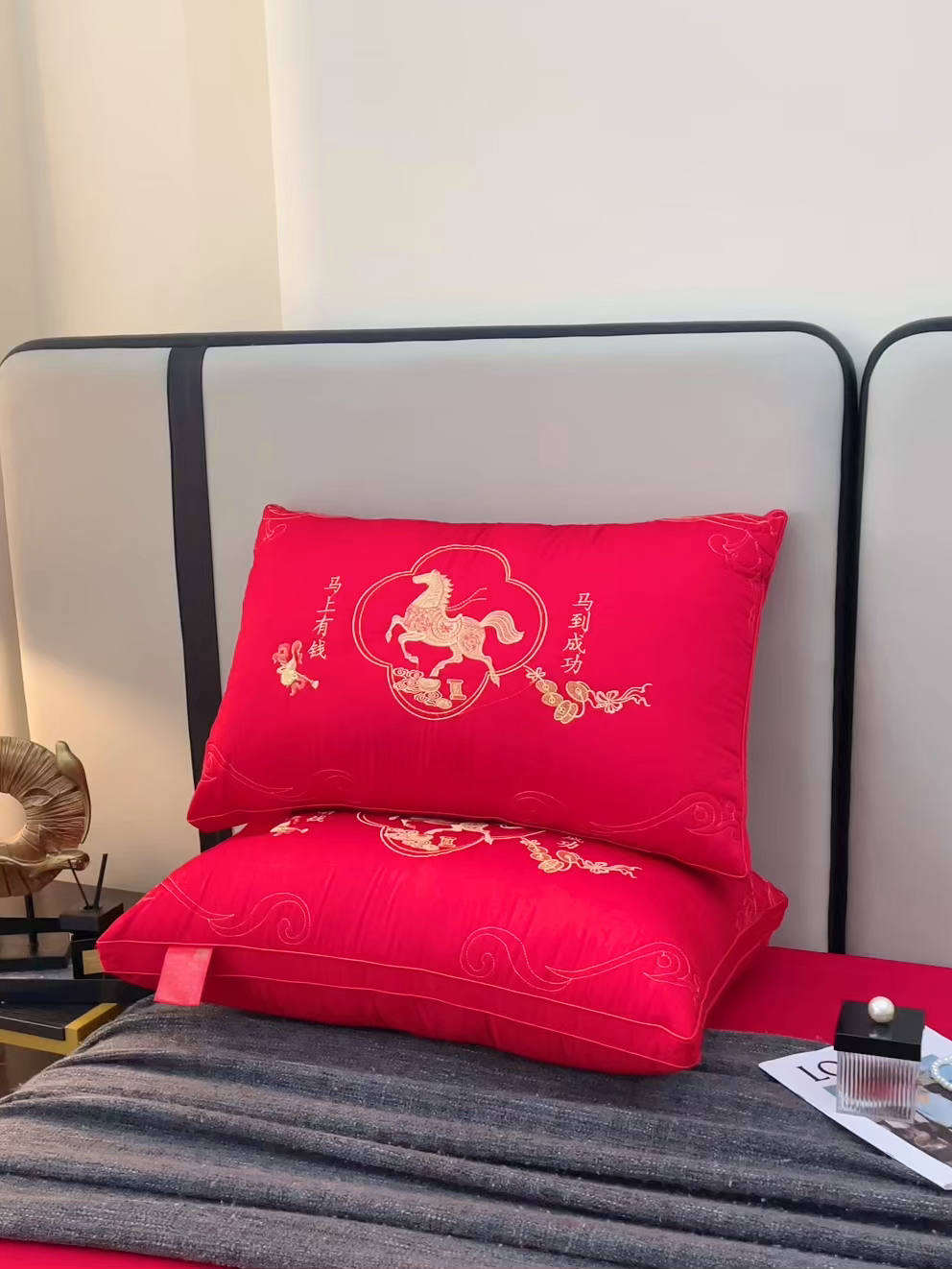 91家纺网 家纺一手货源 找家纺 糖果枕芯 2026新款婚庆结婚大红枕芯喜庆婚庆新人新娘新郎结婚专用枕芯 马上有钱