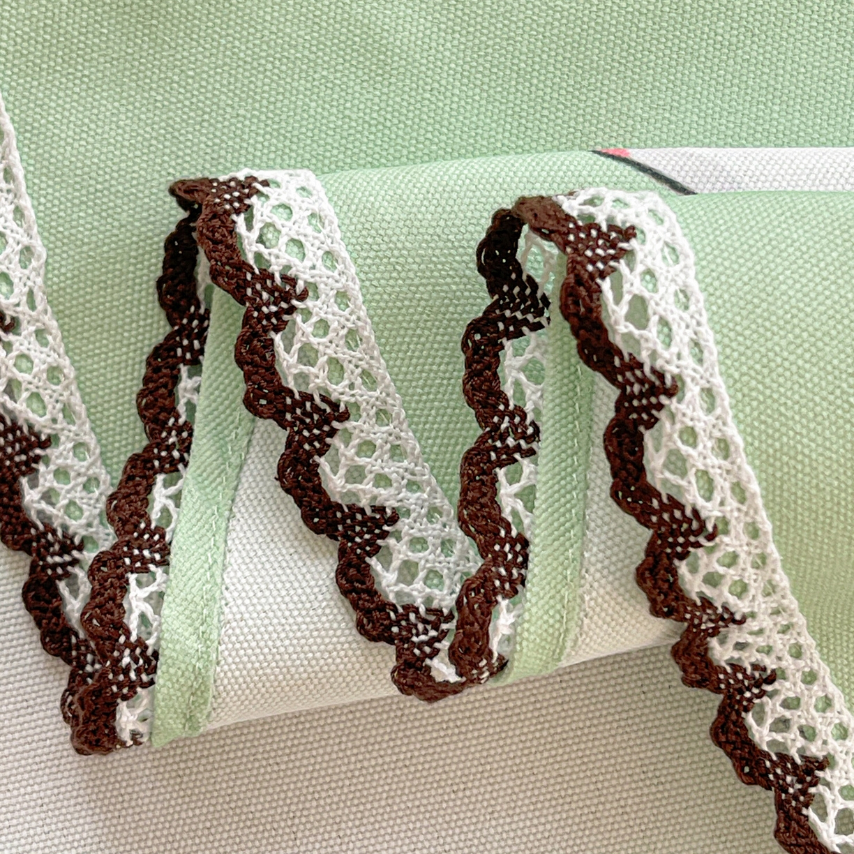 91家纺网 家纺一手货源 找家纺 纽缦家纺 2026新款舒适透气细沙卡通印花花边老粗布床单凉席席子 七彩小马-绿