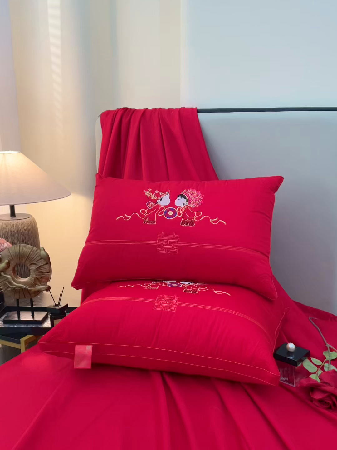 91家纺网 家纺一手货源 找家纺 糖果枕芯 2026新款婚庆结婚大红枕芯喜庆婚庆新人新娘新郎结婚专用枕芯 相亲相爱