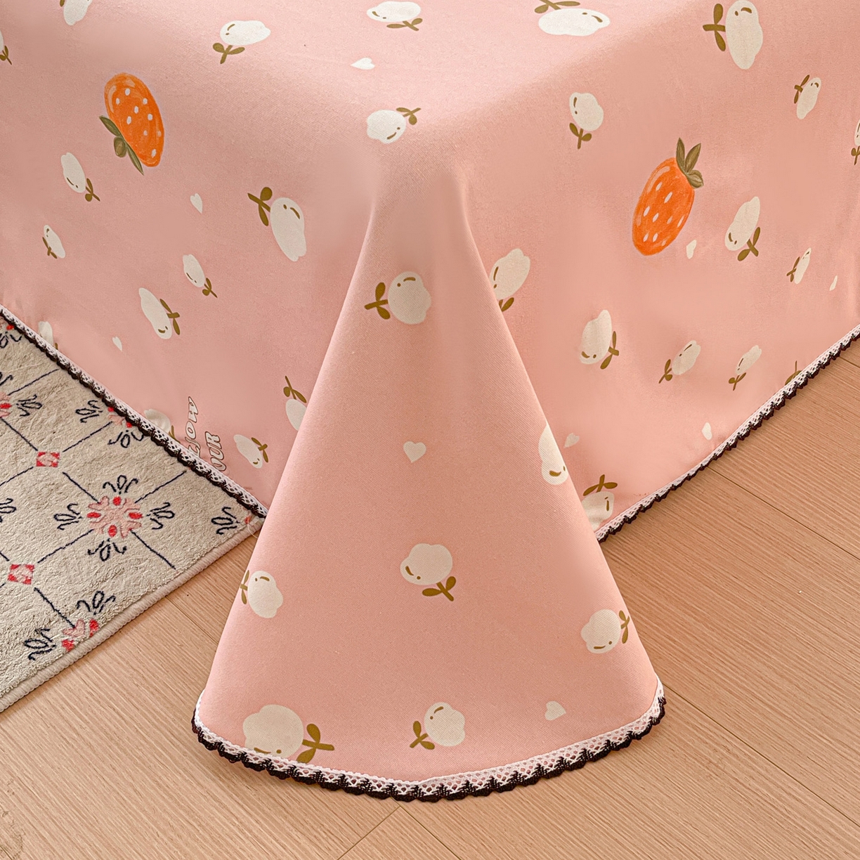 91家纺网 家纺一手货源 找家纺 纽缦家纺 2026新款舒适透气细沙卡通印花花边老粗布床单凉席席子 清香莓果-粉