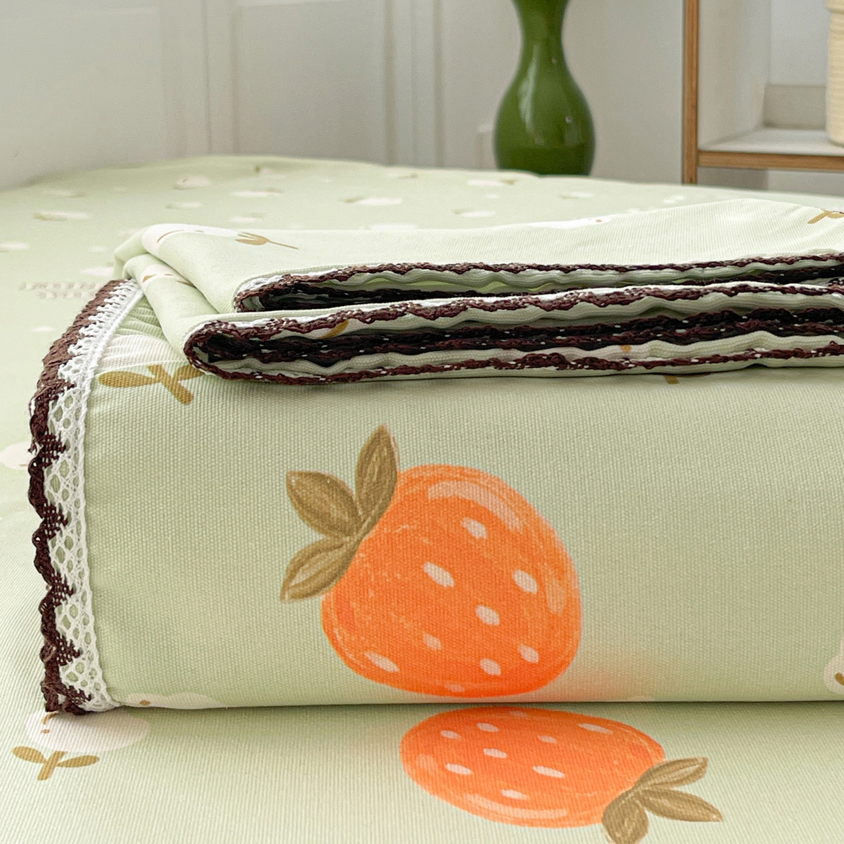 91家纺网 家纺一手货源 找家纺 纽缦家纺 2026新款舒适透气细沙卡通印花花边老粗布床单凉席席子 清香莓果-绿