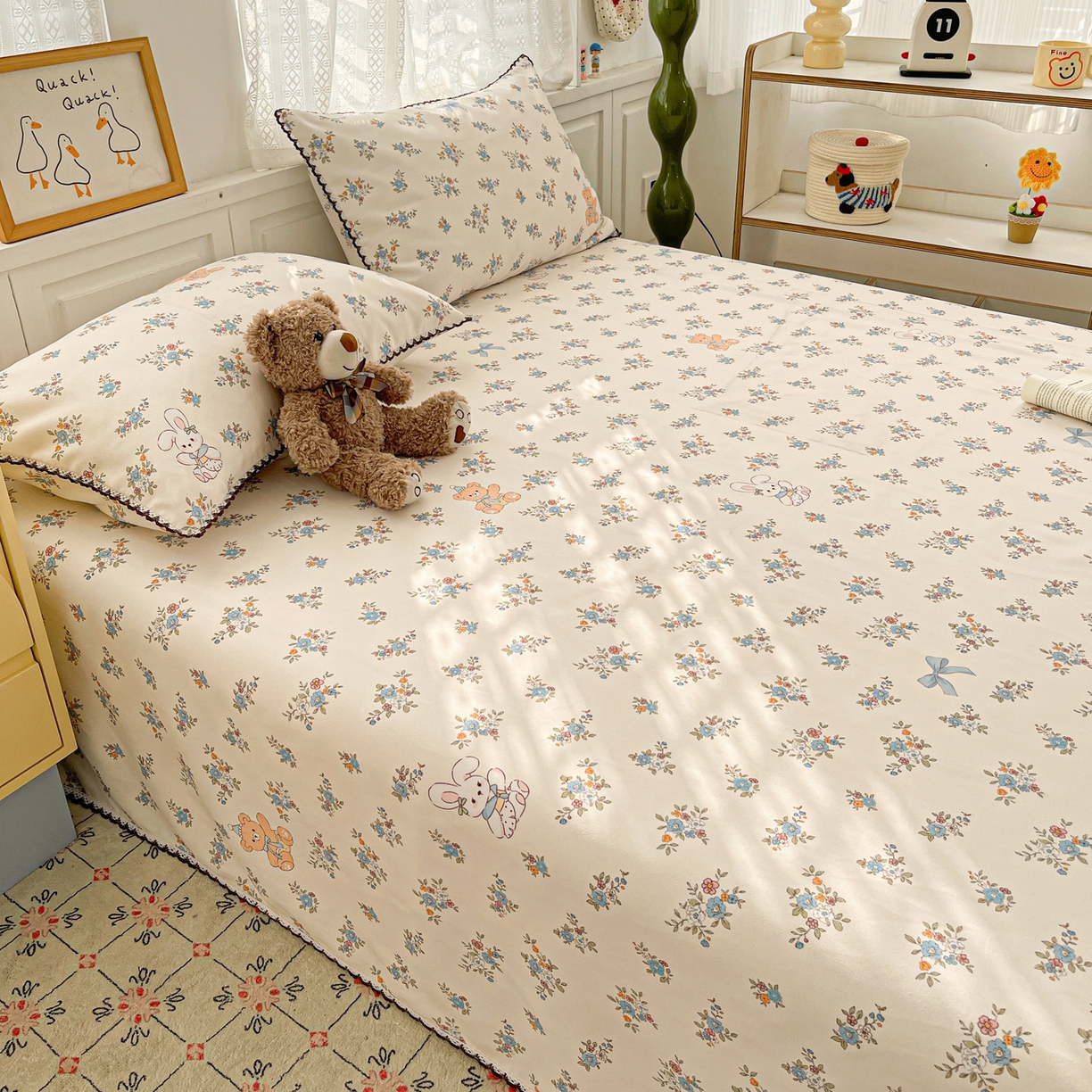 91家纺网 家纺一手货源 找家纺 纽缦家纺 2026新款舒适透气细沙卡通印花花边老粗布床单凉席席子 苏莉熊-米