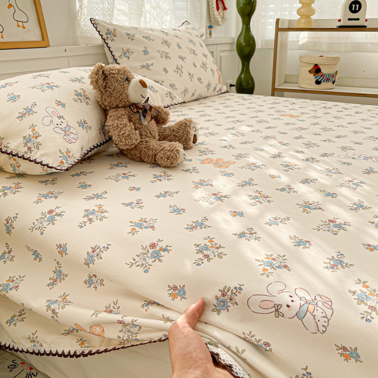 91家纺网 家纺一手货源 找家纺 纽缦家纺 2026新款舒适透气细沙卡通印花花边老粗布床单凉席席子 苏莉熊-米