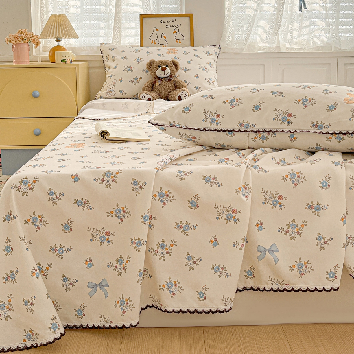 91家纺网 家纺一手货源 找家纺 纽缦家纺 2026新款舒适透气细沙卡通印花花边老粗布床单凉席席子 苏莉熊-米