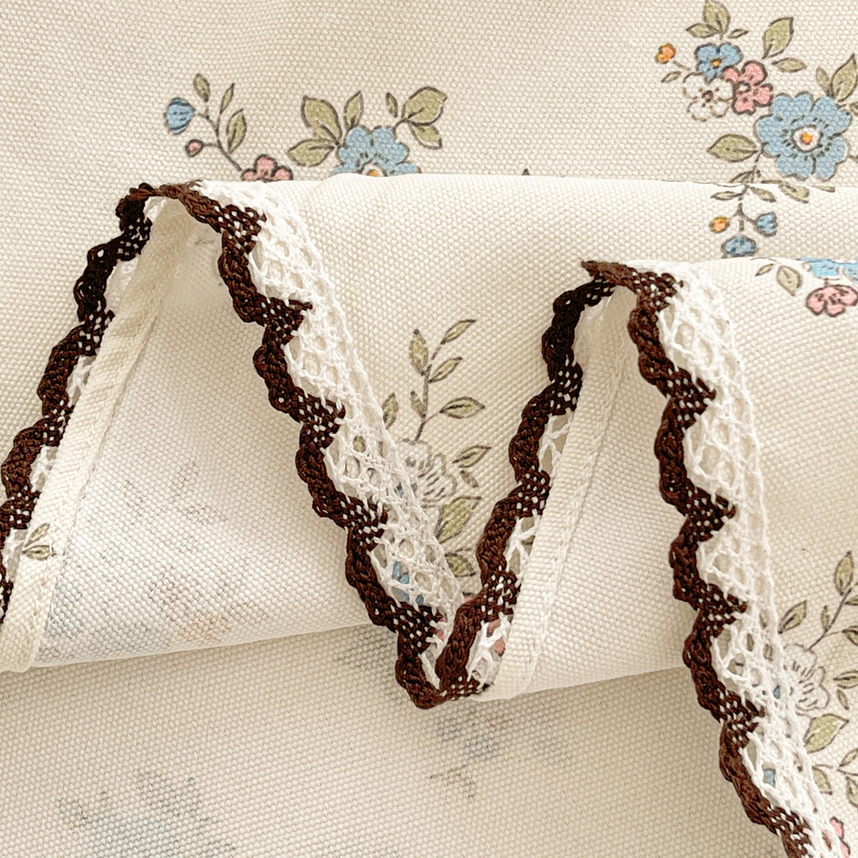 91家纺网 家纺一手货源 找家纺 纽缦家纺 2026新款舒适透气细沙卡通印花花边老粗布床单凉席席子 苏莉熊-米