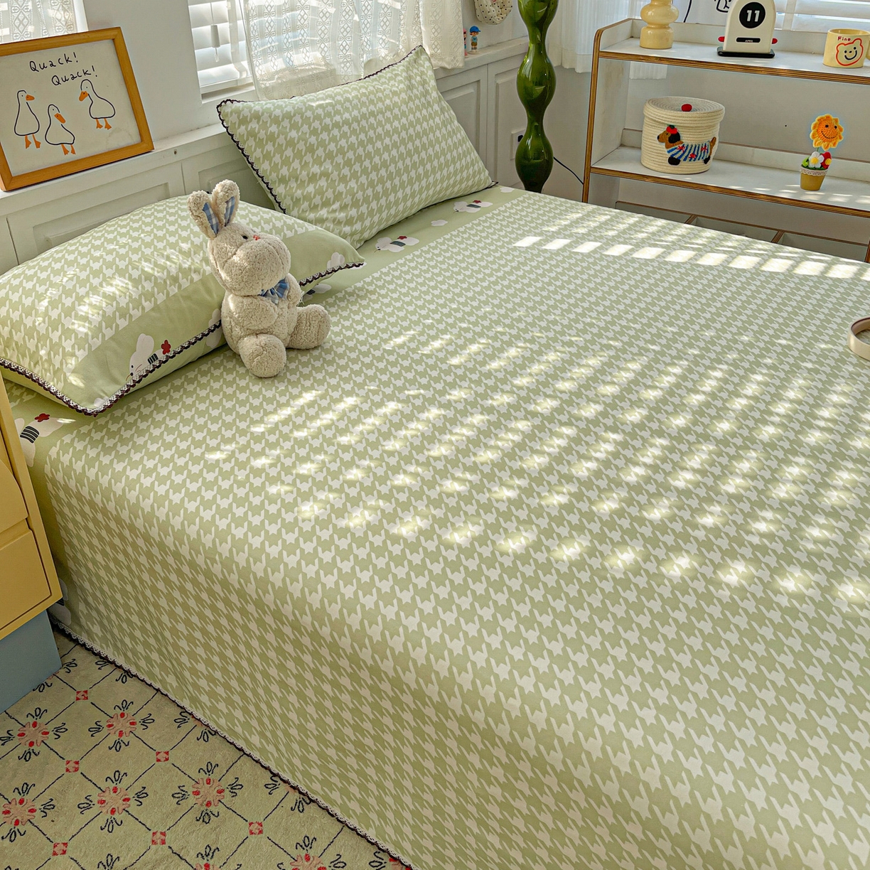 91家纺网 家纺一手货源 找家纺 纽缦家纺 2026新款舒适透气细沙卡通印花花边老粗布床单凉席席子 田园小兔-绿