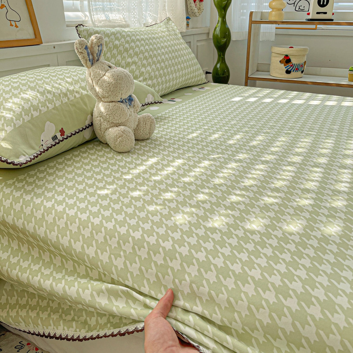 91家纺网 家纺一手货源 找家纺 纽缦家纺 2026新款舒适透气细沙卡通印花花边老粗布床单凉席席子 田园小兔-绿