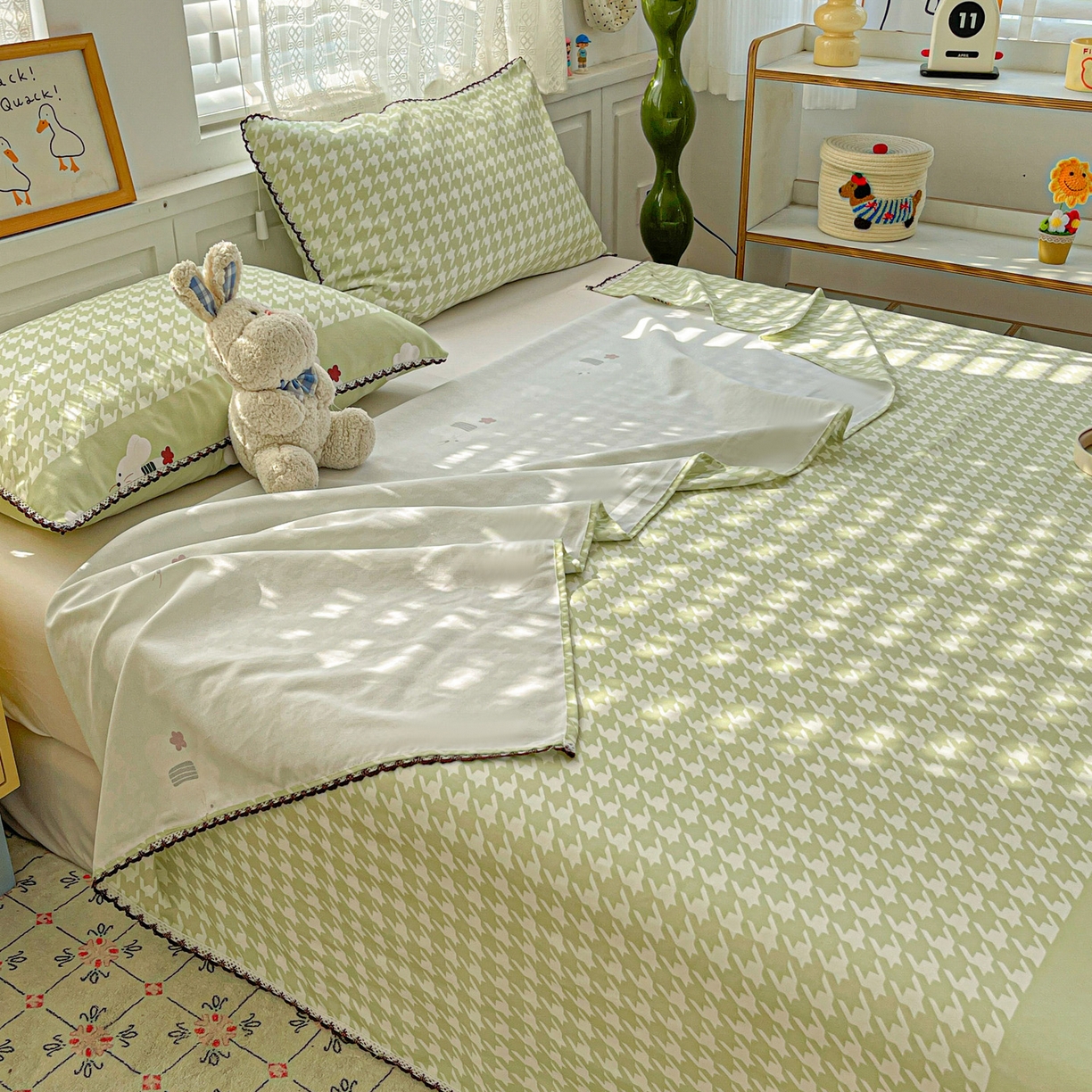 91家纺网 家纺一手货源 找家纺 纽缦家纺 2026新款舒适透气细沙卡通印花花边老粗布床单凉席席子 田园小兔-绿