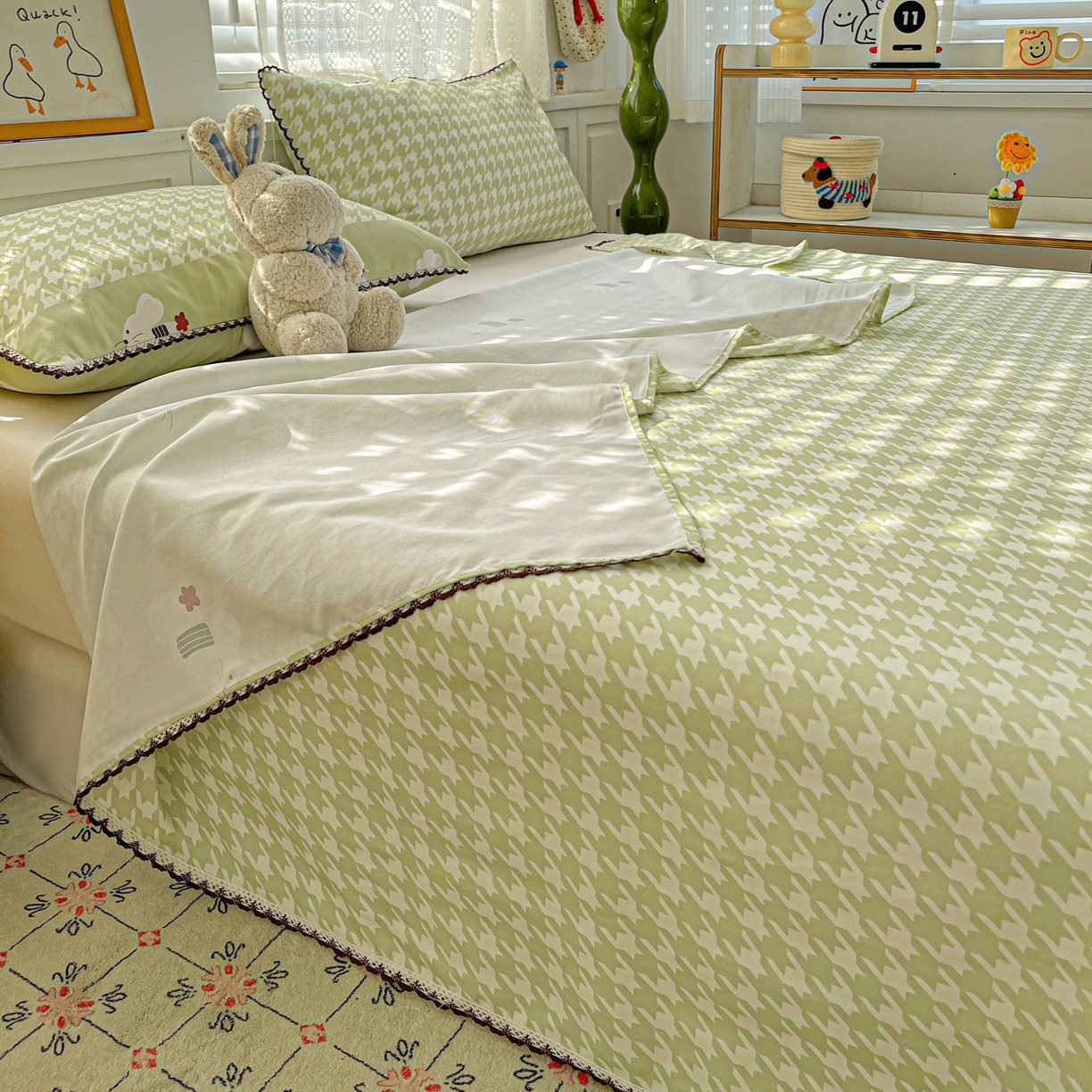 91家纺网 家纺一手货源 找家纺 纽缦家纺 2026新款舒适透气细沙卡通印花花边老粗布床单凉席席子 田园小兔-绿