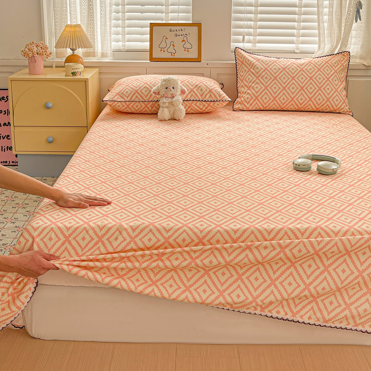 91家纺网 家纺一手货源 找家纺 纽缦家纺 2026新款舒适透气细沙卡通印花花边老粗布床单凉席席子 图文迷宫-黄