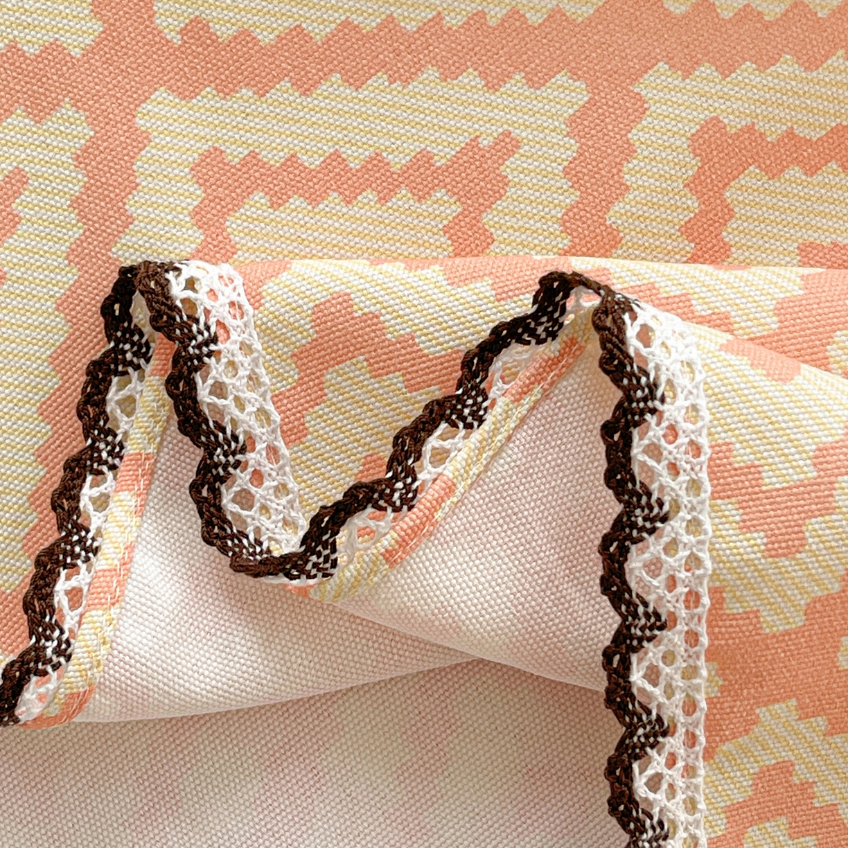 91家纺网 家纺一手货源 找家纺 纽缦家纺 2026新款舒适透气细沙卡通印花花边老粗布床单凉席席子 图文迷宫-黄