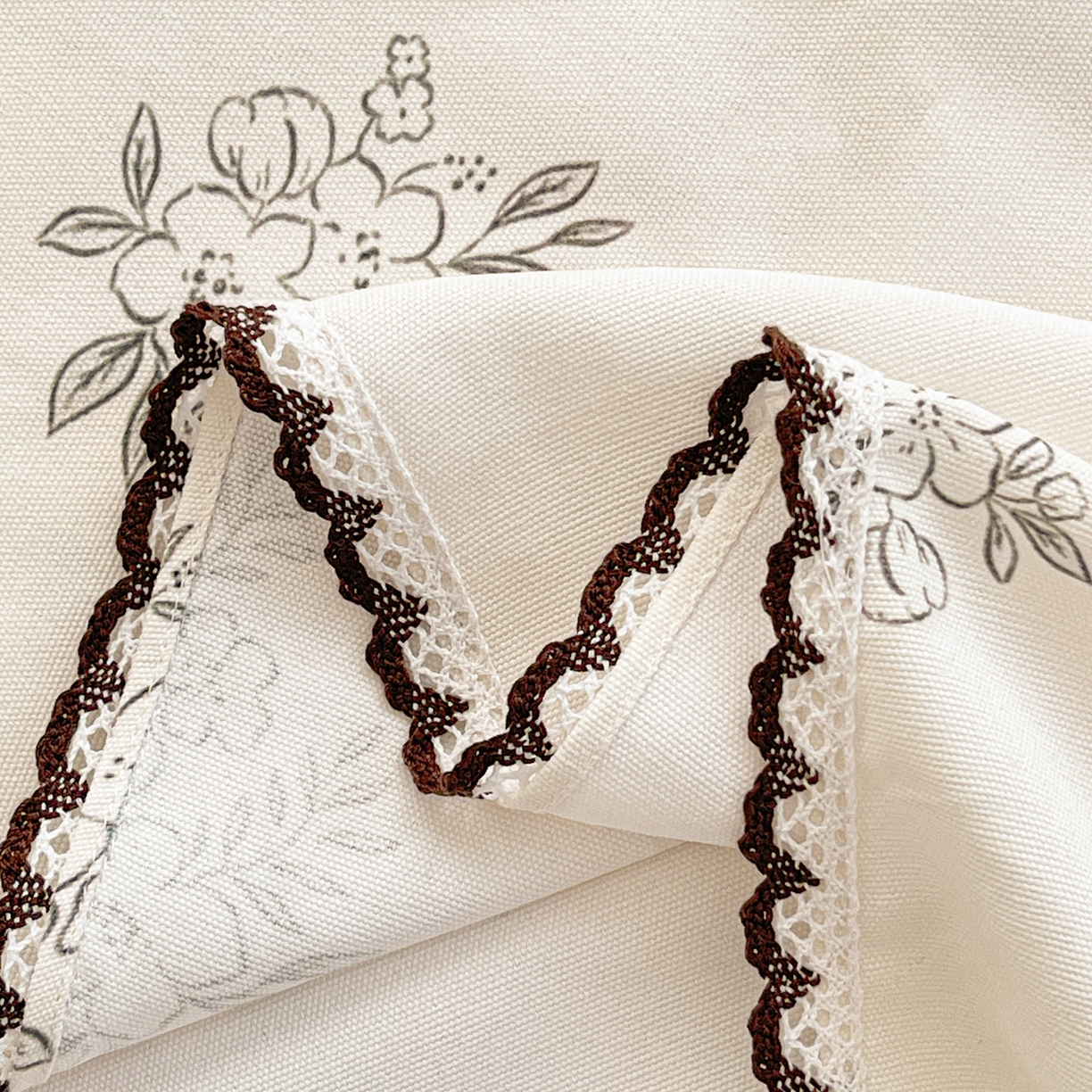 91家纺网 家纺一手货源 找家纺 纽缦家纺 2026新款舒适透气细沙卡通印花花边老粗布床单凉席席子 望夏花艺-米