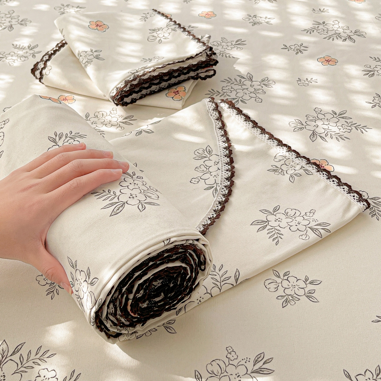 91家纺网 家纺一手货源 找家纺 纽缦家纺 2026新款舒适透气细沙卡通印花花边老粗布床单凉席席子 望夏花艺-米