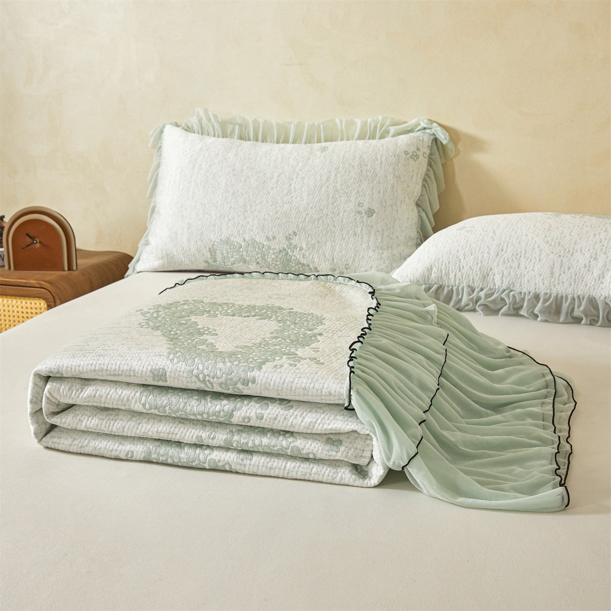 91家纺网 家纺一手货源 找家纺 恒爱家纺 2026新款南极豆超细旦软席三件套 甜蜜生活-绿