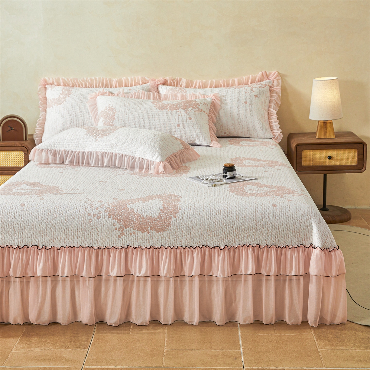 91家纺网 家纺一手货源 找家纺 恒爱家纺 2026新款南极豆超细旦软席三件套 甜蜜生活-豆沙