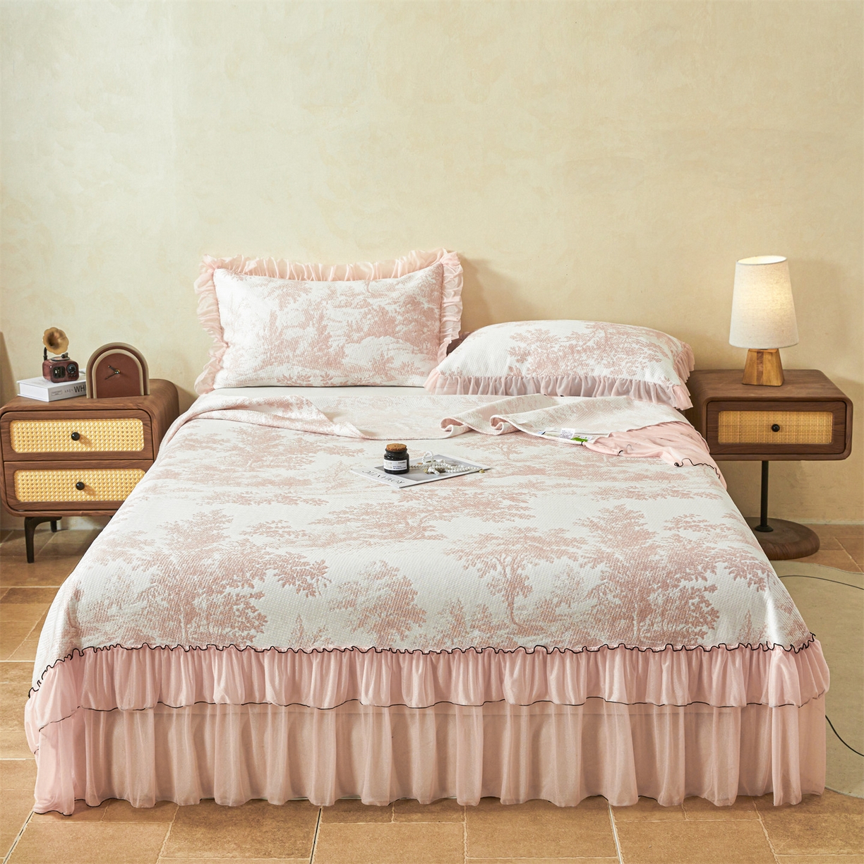 91家纺网 家纺一手货源 找家纺 恒爱家纺 2026新款南极豆超细旦软席三件套 甜蜜生活-豆沙