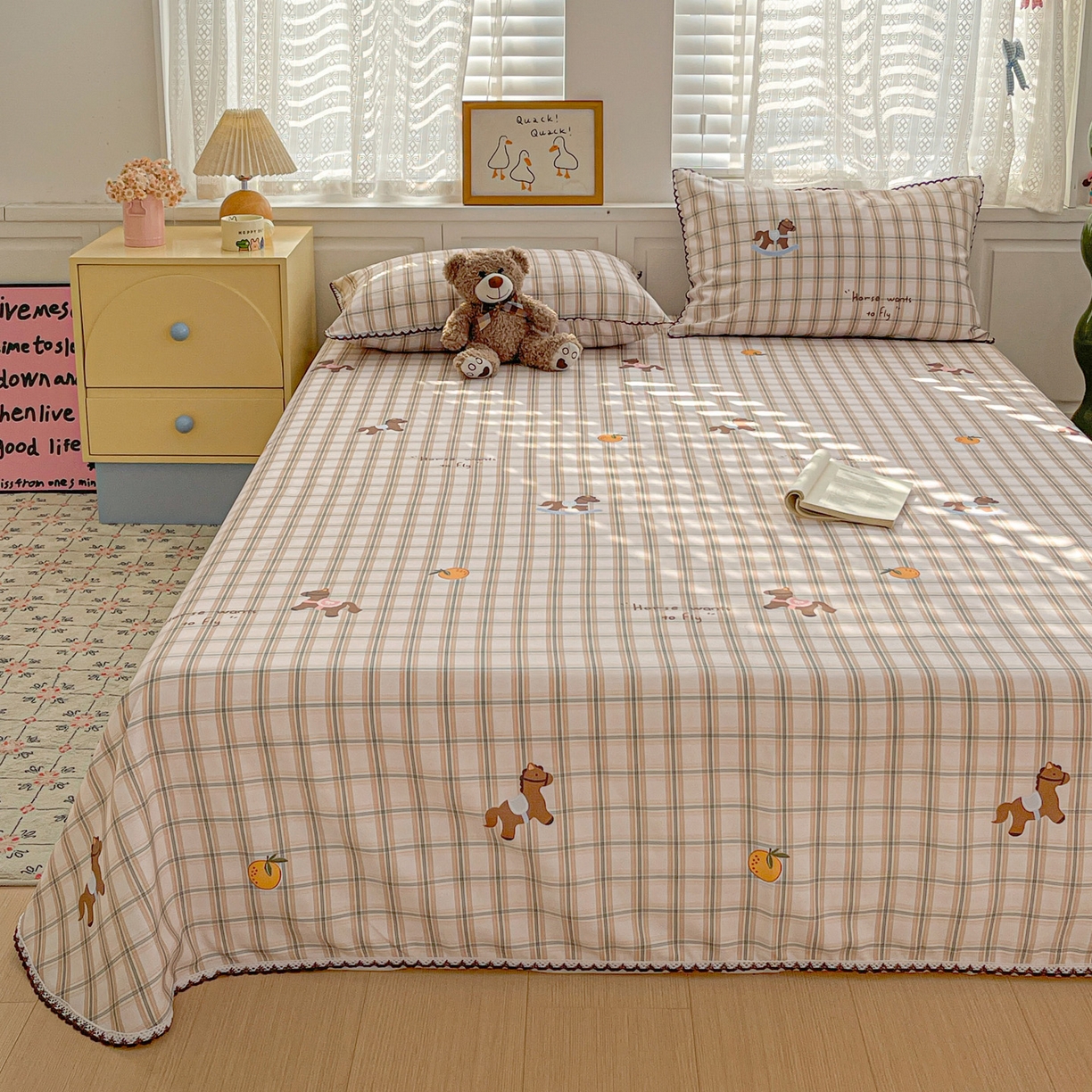 91家纺网 家纺一手货源 找家纺 纽缦家纺 2026新款舒适透气细沙卡通印花花边老粗布床单凉席席子 小木马-咖