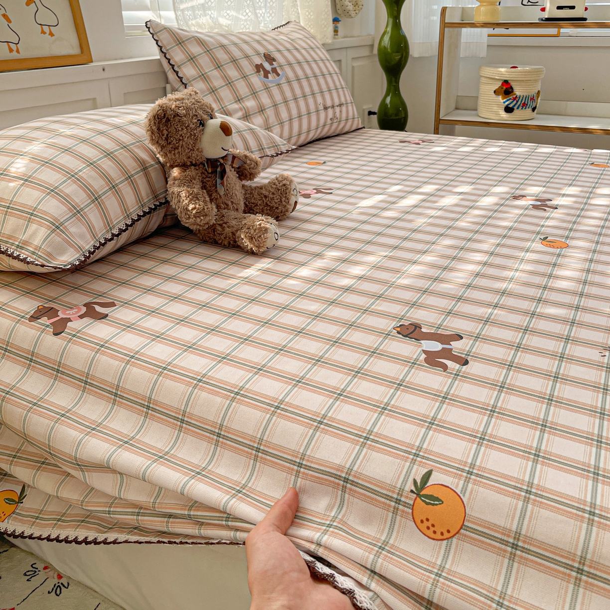 91家纺网 家纺一手货源 找家纺 纽缦家纺 2026新款舒适透气细沙卡通印花花边老粗布床单凉席席子 小木马-咖