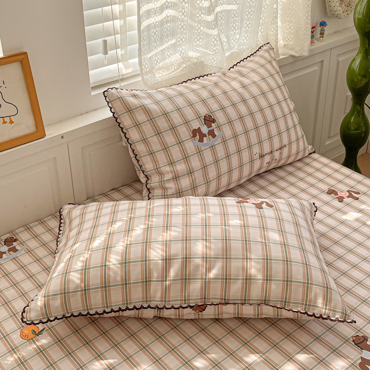 91家纺网 家纺一手货源 找家纺 纽缦家纺 2026新款舒适透气细沙卡通印花花边老粗布床单凉席席子 小木马-咖