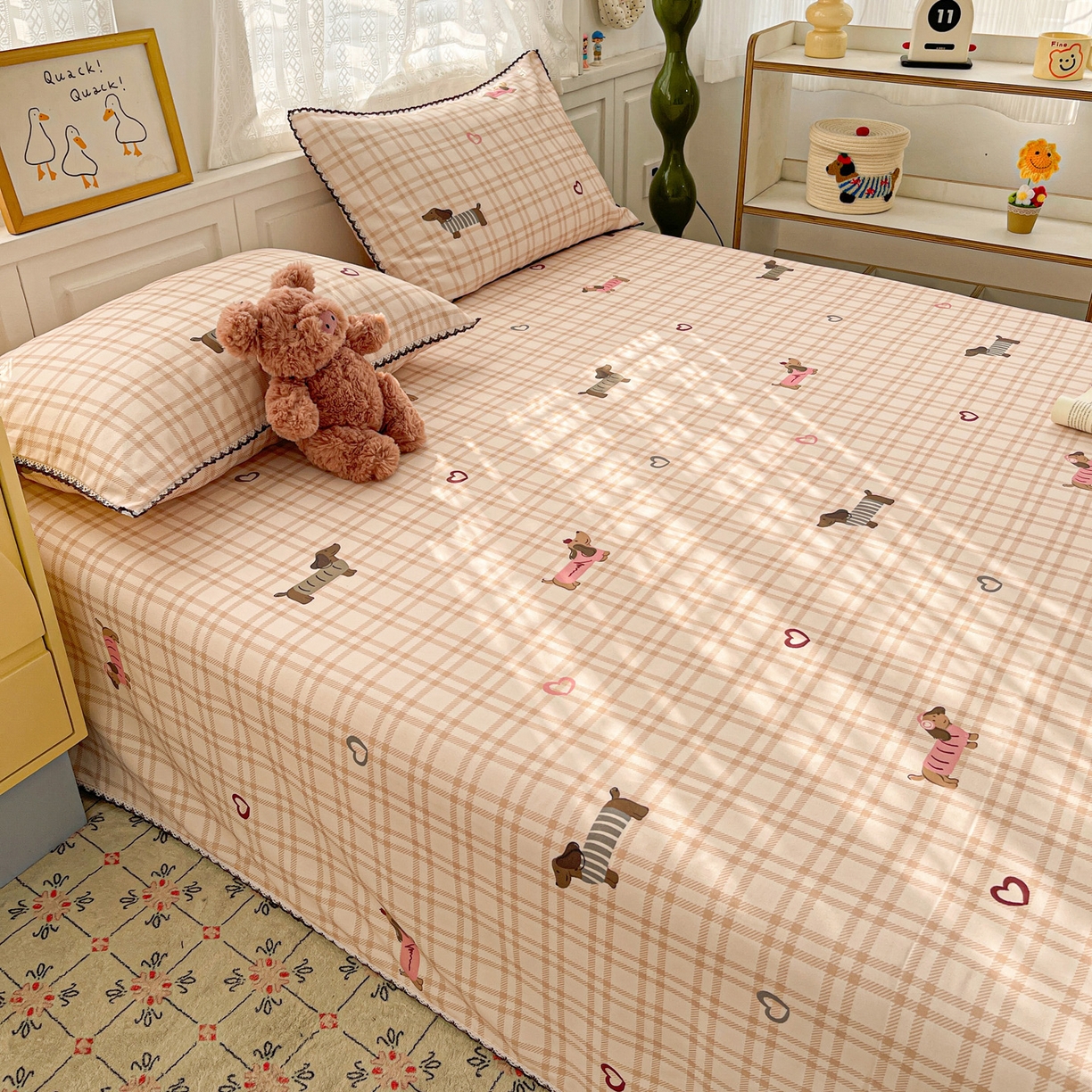 91家纺网 家纺一手货源 找家纺 纽缦家纺 2026新款舒适透气细沙卡通印花花边老粗布床单凉席席子 英伦小狗-粉