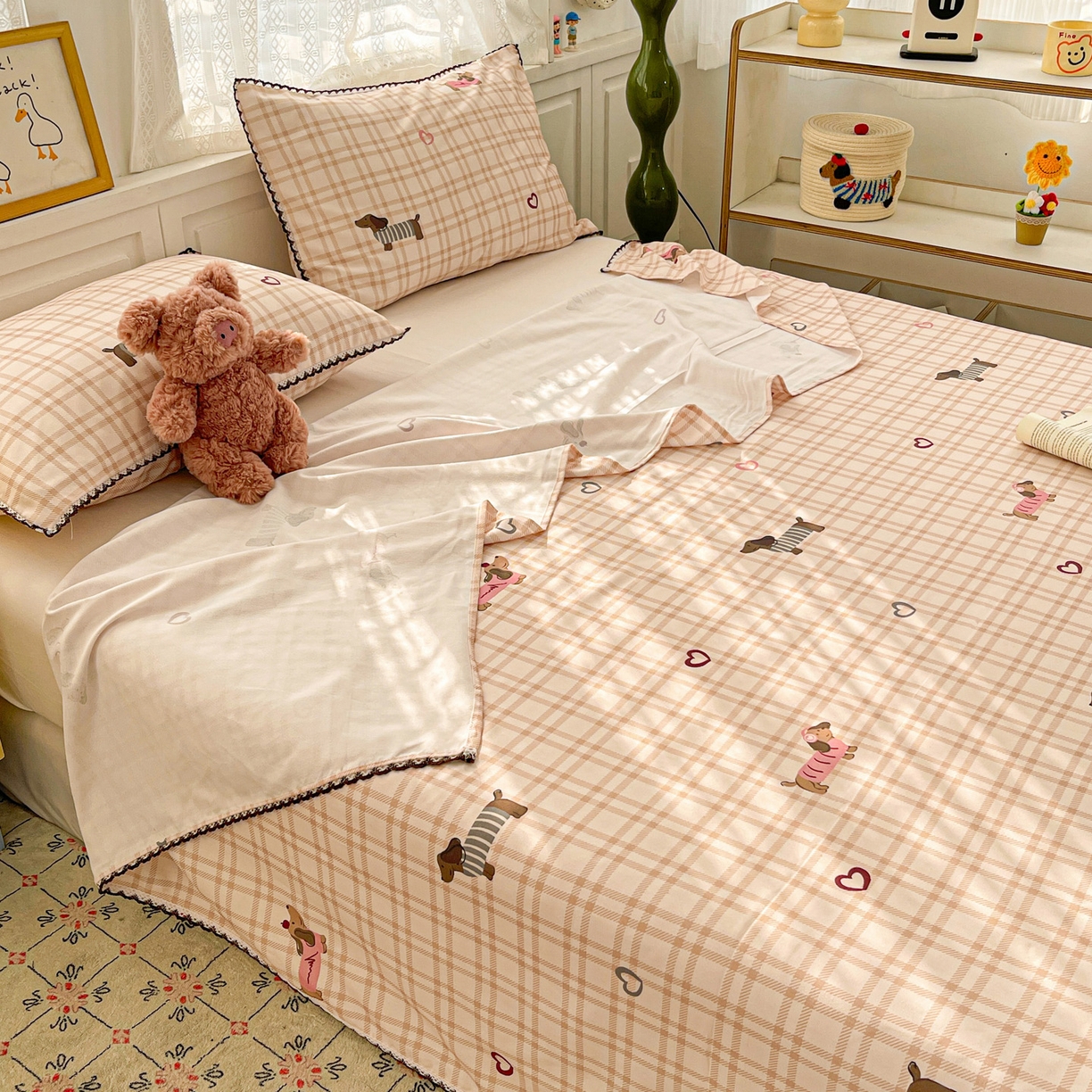 91家纺网 家纺一手货源 找家纺 纽缦家纺 2026新款舒适透气细沙卡通印花花边老粗布床单凉席席子 英伦小狗-粉