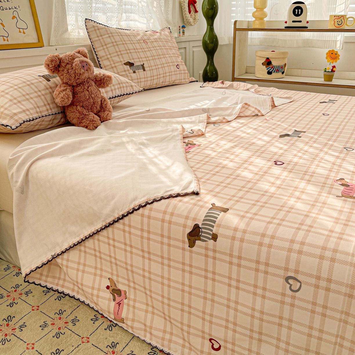 91家纺网 家纺一手货源 找家纺 纽缦家纺 2026新款舒适透气细沙卡通印花花边老粗布床单凉席席子 英伦小狗-粉