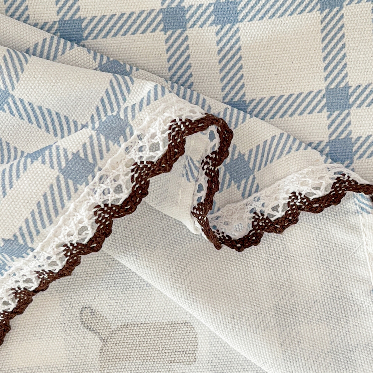 91家纺网 家纺一手货源 找家纺 纽缦家纺 2026新款舒适透气细沙卡通印花花边老粗布床单凉席席子 英伦小狗-蓝