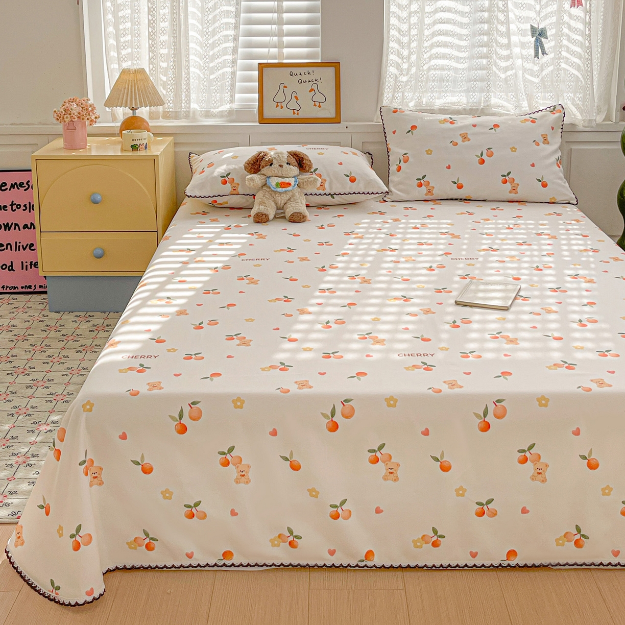 91家纺网 家纺一手货源 找家纺 纽缦家纺 2026新款舒适透气细沙卡通印花花边老粗布床单凉席席子 樱桃熊-米