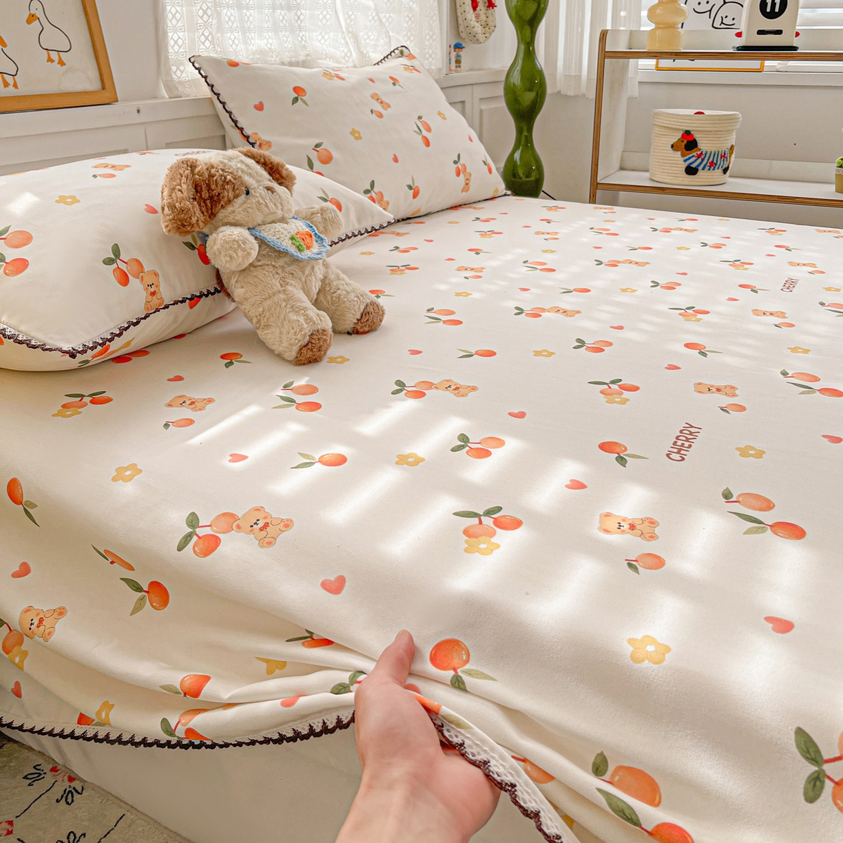 91家纺网 家纺一手货源 找家纺 纽缦家纺 2026新款舒适透气细沙卡通印花花边老粗布床单凉席席子 樱桃熊-米