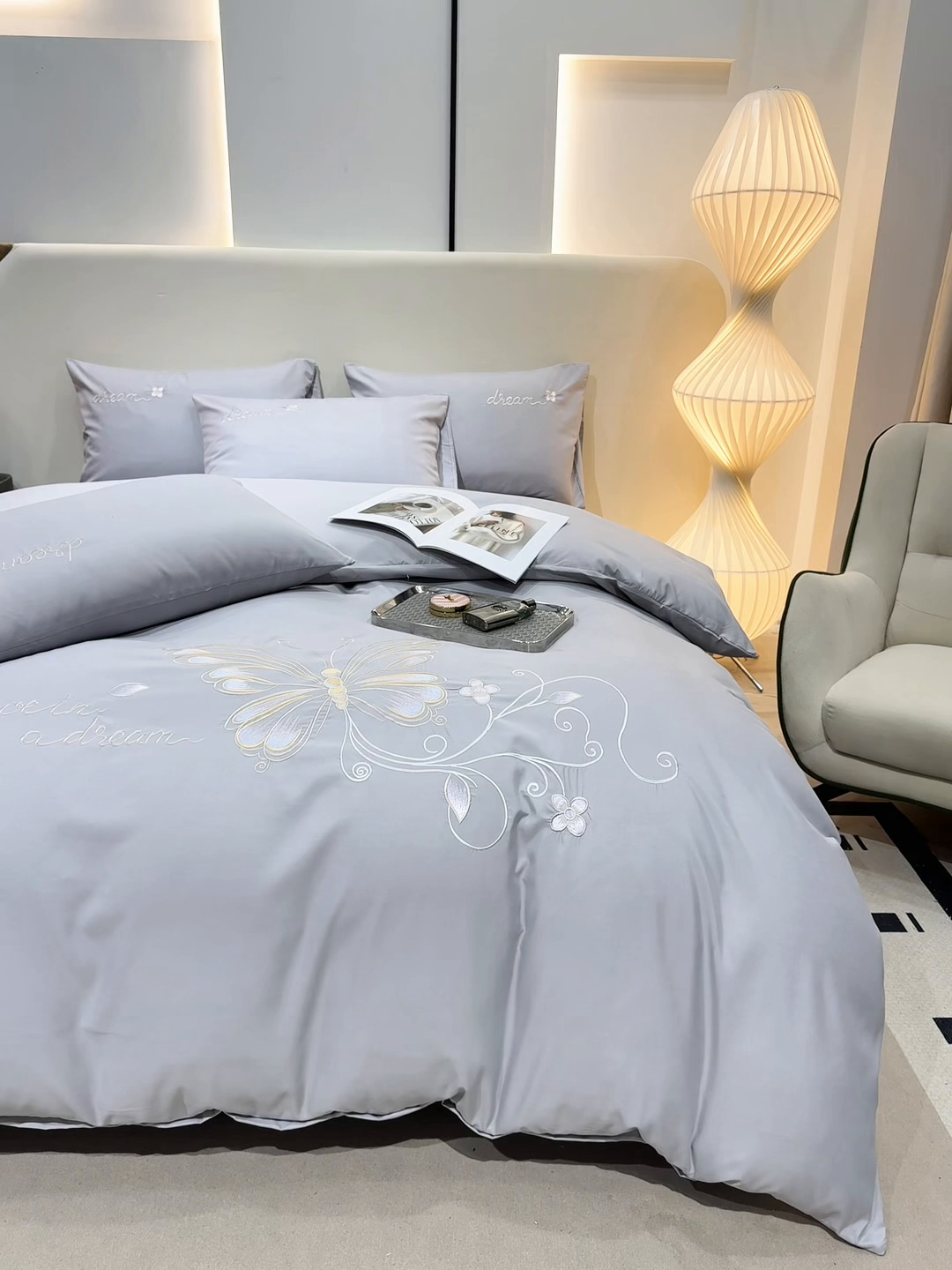 91家纺网 家纺一手货源 找家纺 七七家纺 2026新款加厚精工刺绣四件套-蝶舞 蝶舞-银灰