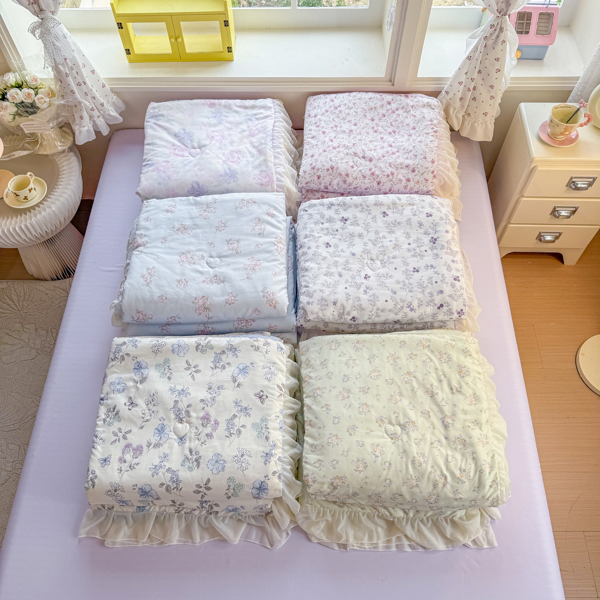 91家纺网 家纺一手货源 找家纺 赛丽雅 2026新款美人纱法式花边夏被四件套凉感冰丝提花单双人夏被系列夏凉被空调被 恬梦