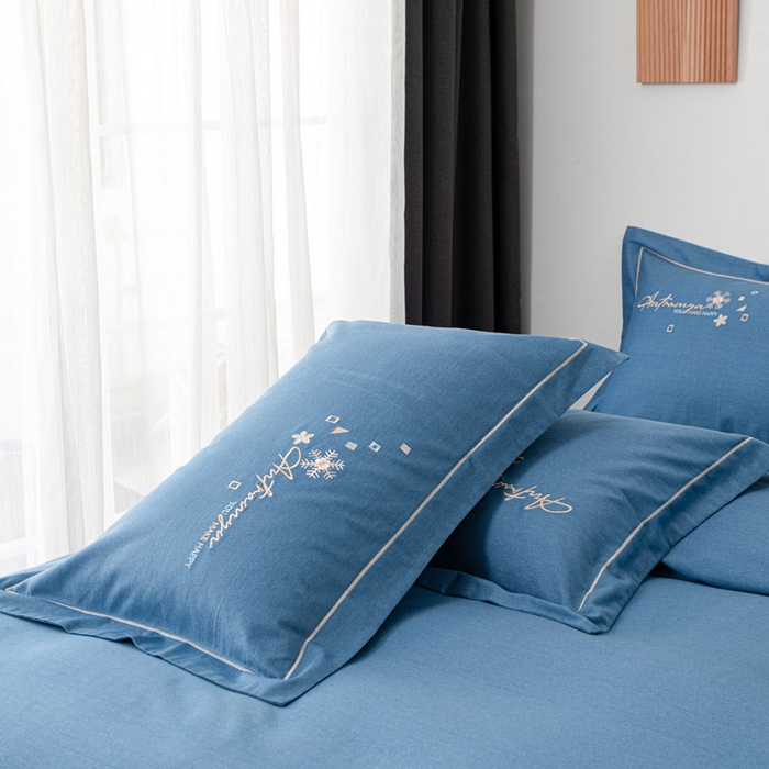 91家纺网 家纺一手货源 找家纺 缘舒家纺 2025新款全棉加厚工艺款绣花磨毛四件套 雪国春语-宝蓝