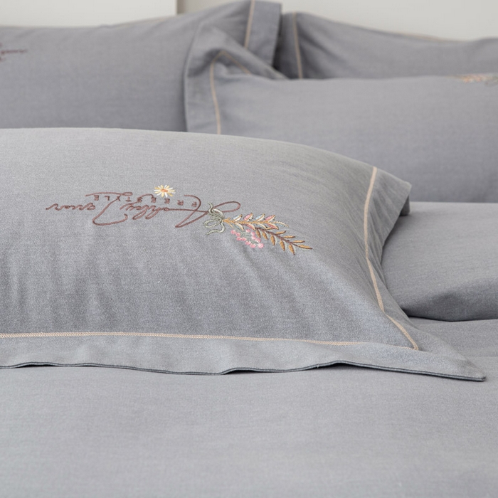 91家纺网 家纺一手货源 找家纺 缘舒家纺 2025新款全棉加厚工艺款绣花磨毛四件套 自由格调-银灰